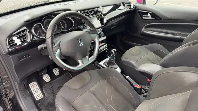DS Automobiles DS 3 view 8