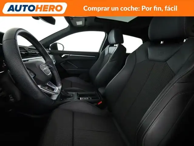 Audi Q3 view 11