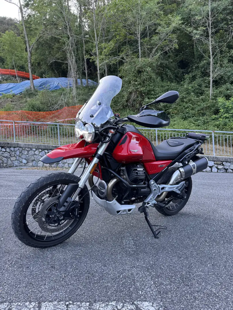 Moto Guzzi V 85 TT Rouge - 2