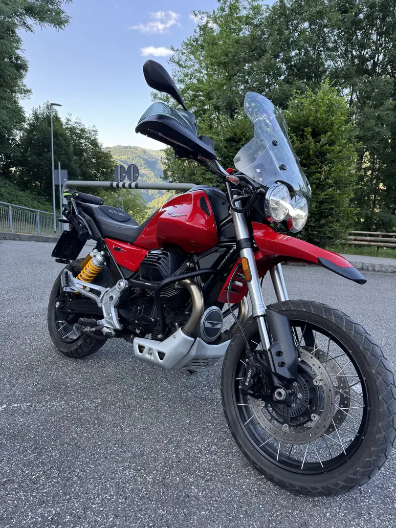 Moto Guzzi V 85 TT Rouge - 1