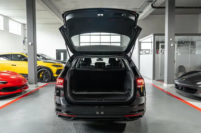 Volkswagen Passat view 9