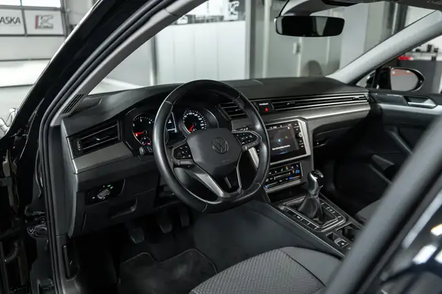 Volkswagen Passat view 15