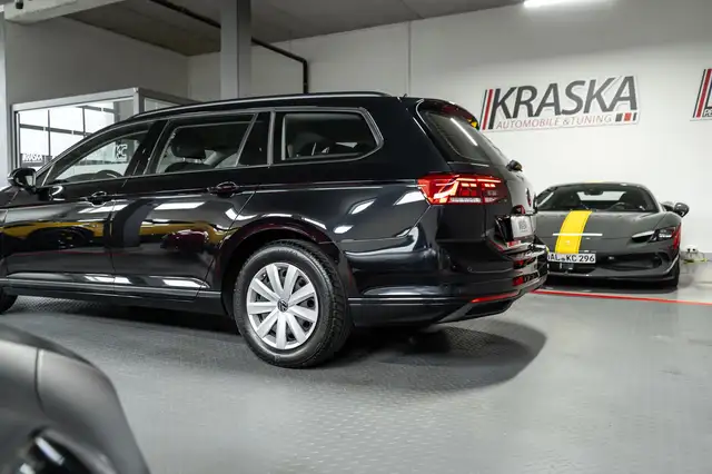 Volkswagen Passat view 10