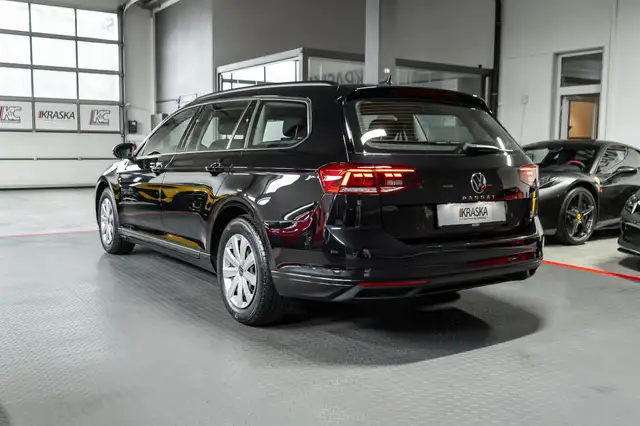 Volkswagen Passat view 11