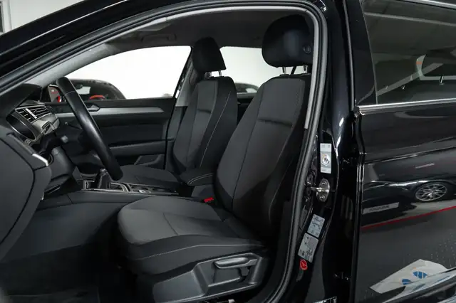 Volkswagen Passat view 13