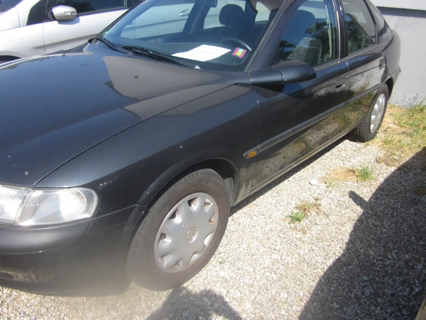 Opel Vectra 1.6 Komfort Zwart - 2