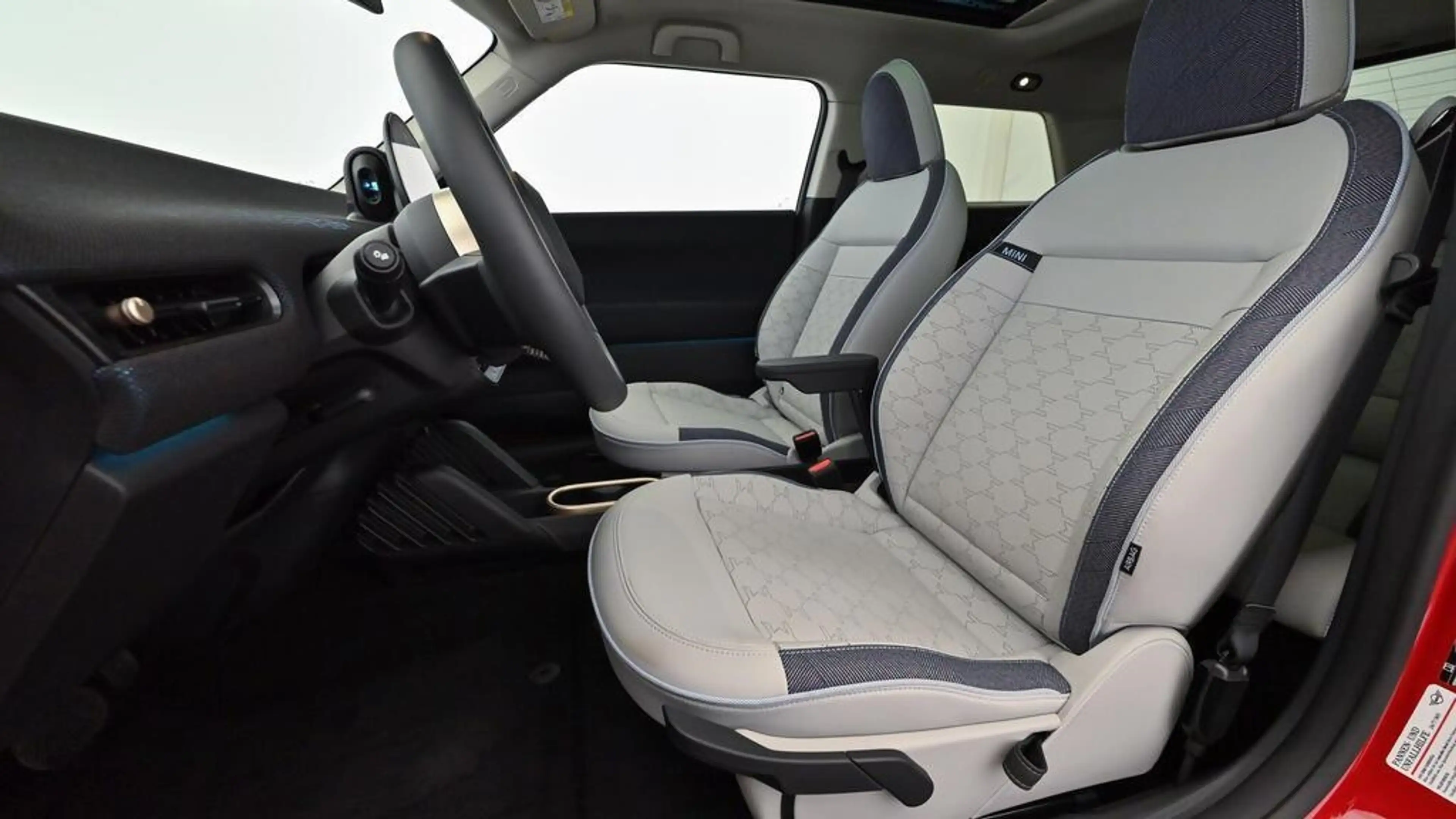 MINI Cooper E J01 HC0 — photo 12