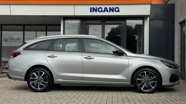 Hyundai i30 view 3