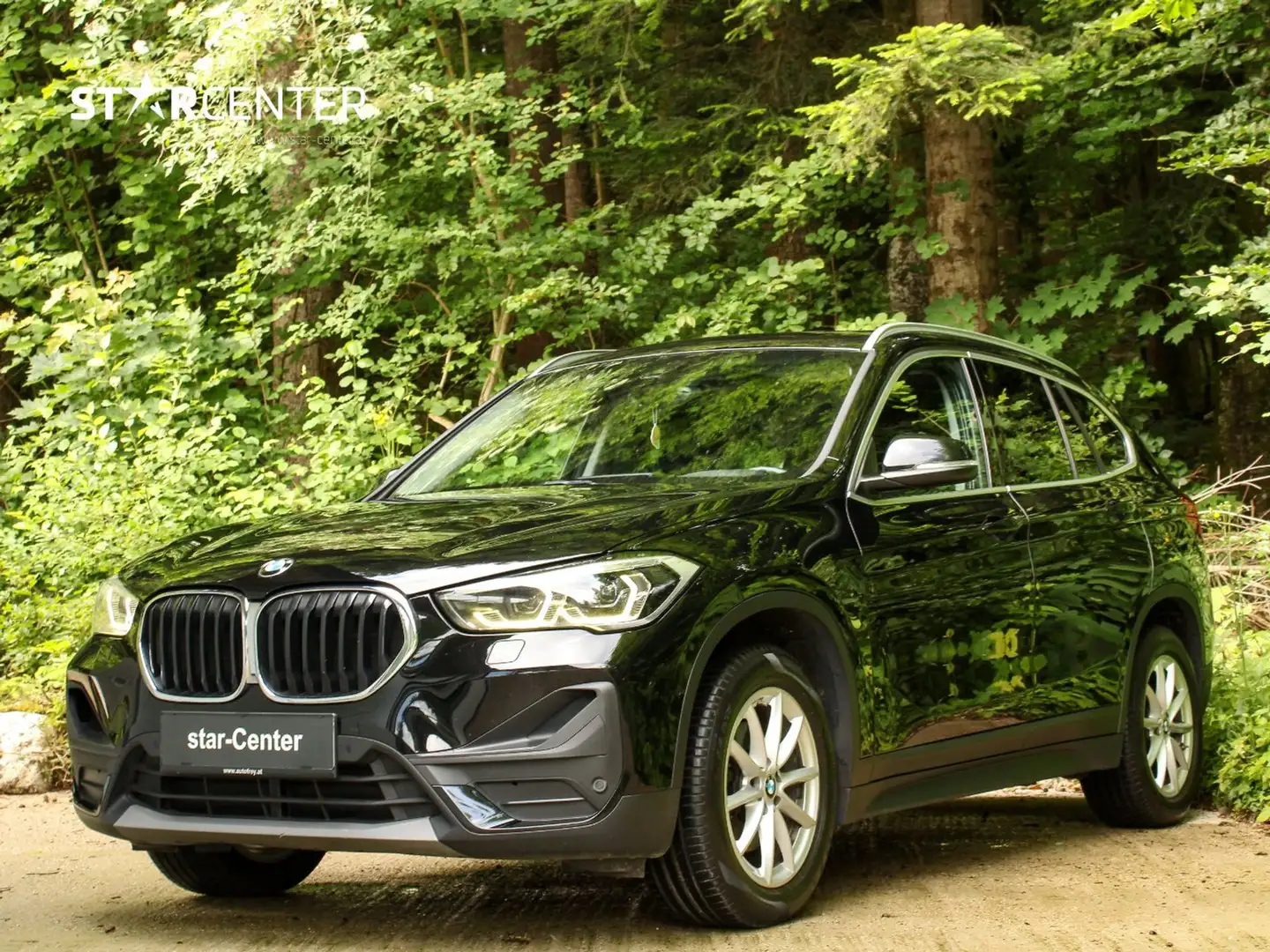 BMW X1 sDrive 18d F48 Schwarz - 1