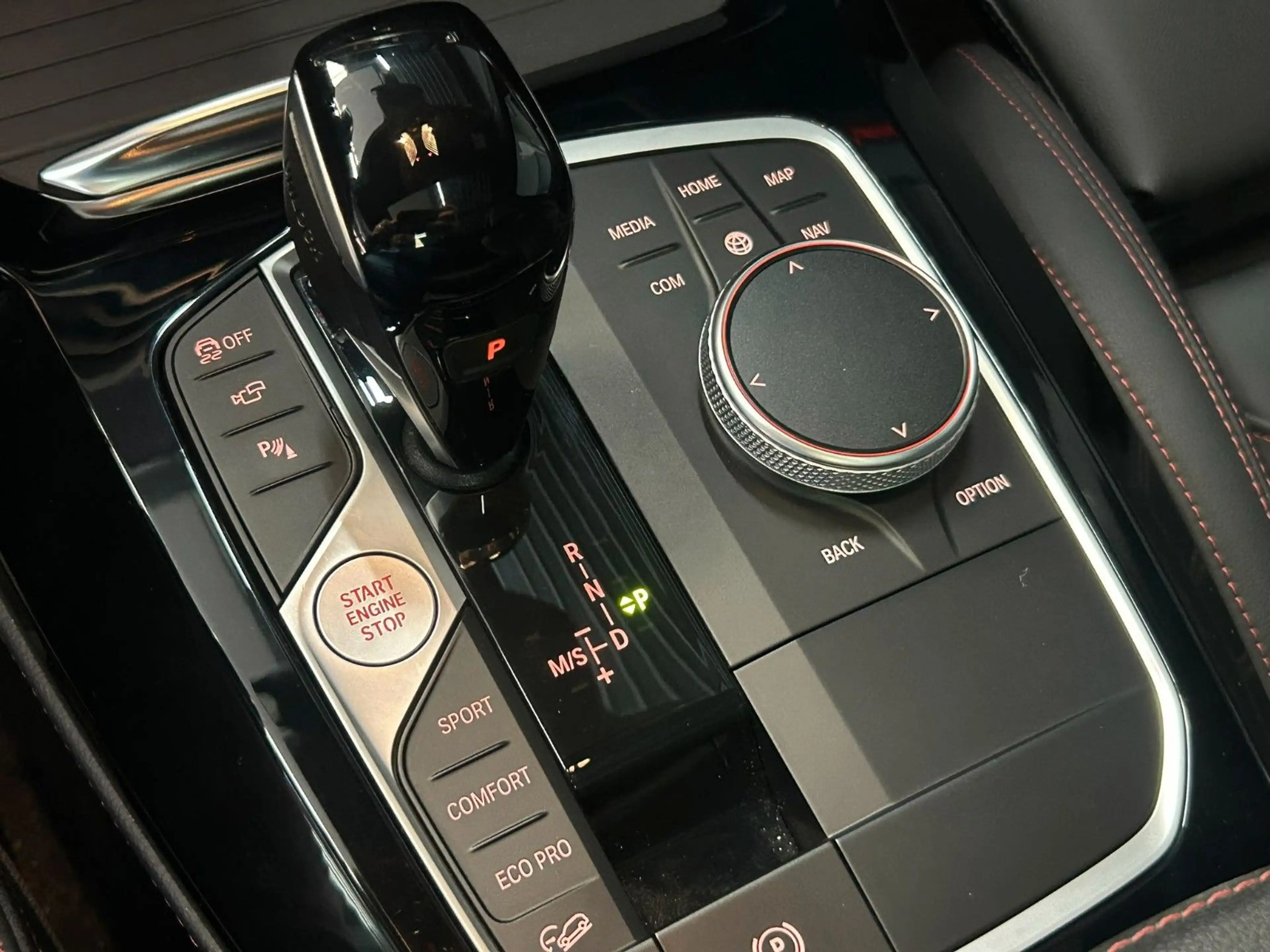 BMW X4 xDrive 30 d M SPORT*HEAD-UP*AHK*PANO*KAMERA* — photo 9