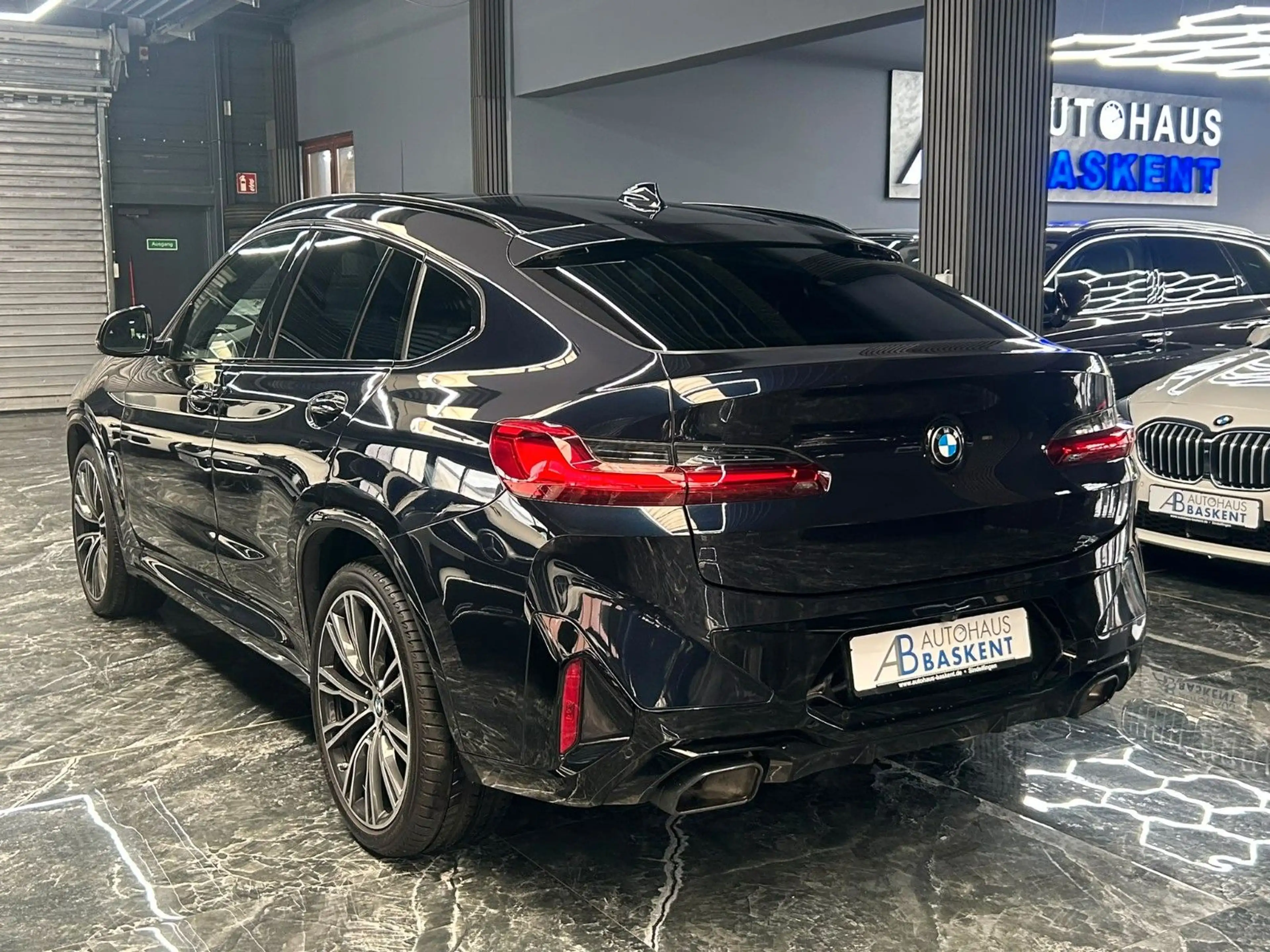 BMW X4 xDrive 30 d M SPORT*HEAD-UP*AHK*PANO*KAMERA* — photo 4