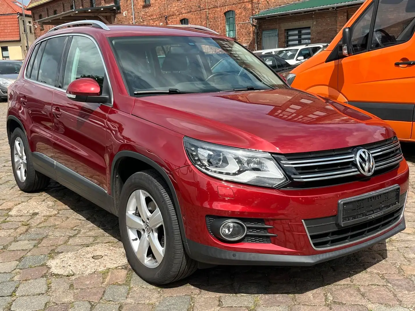 Volkswagen Tiguan Sport & Style BMT Rojo - 2