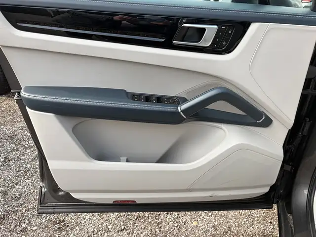 Porsche Cayenne III E-Hybrid*Panorama-PDLS-Leder...* Ansicht 27
