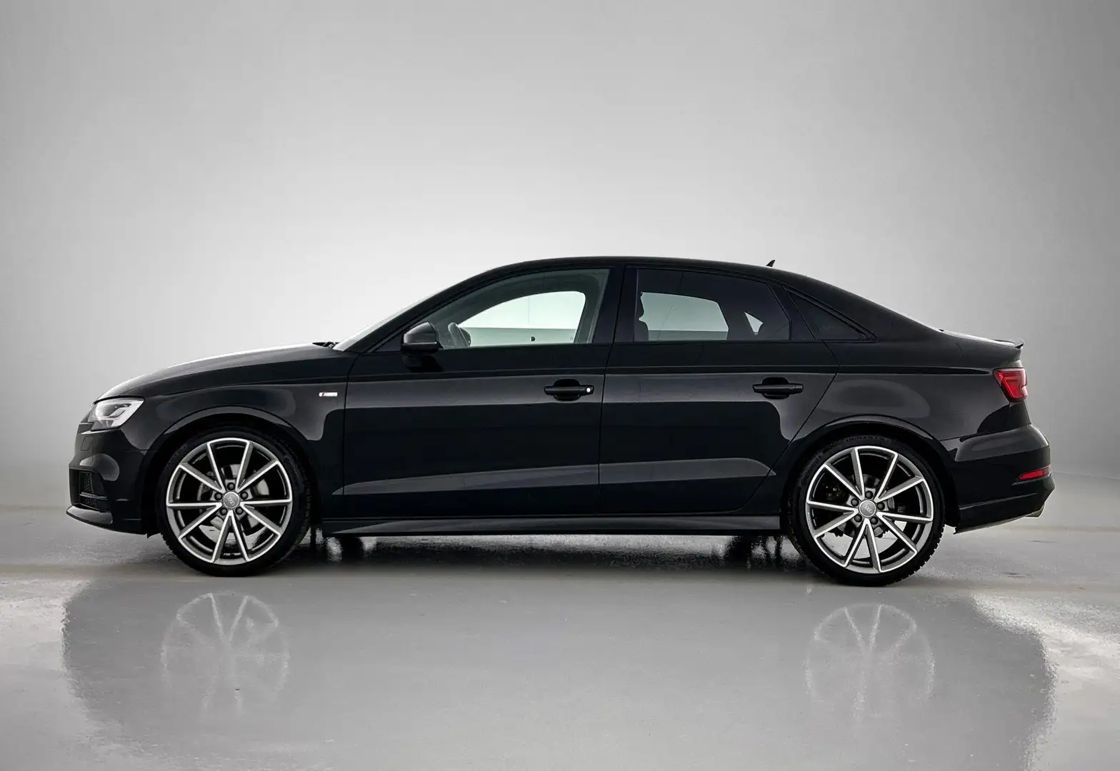 Audi A3 Limousine 1.5 TFSI CoD Sport S Edition 150 PK | S- Schwarz - 2