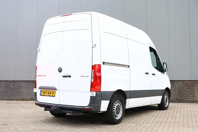 Mercedes-Benz Sprinter view 6