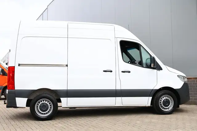 Mercedes-Benz Sprinter view 8