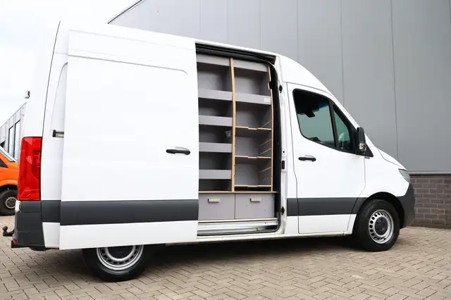 Mercedes-Benz Sprinter view 9