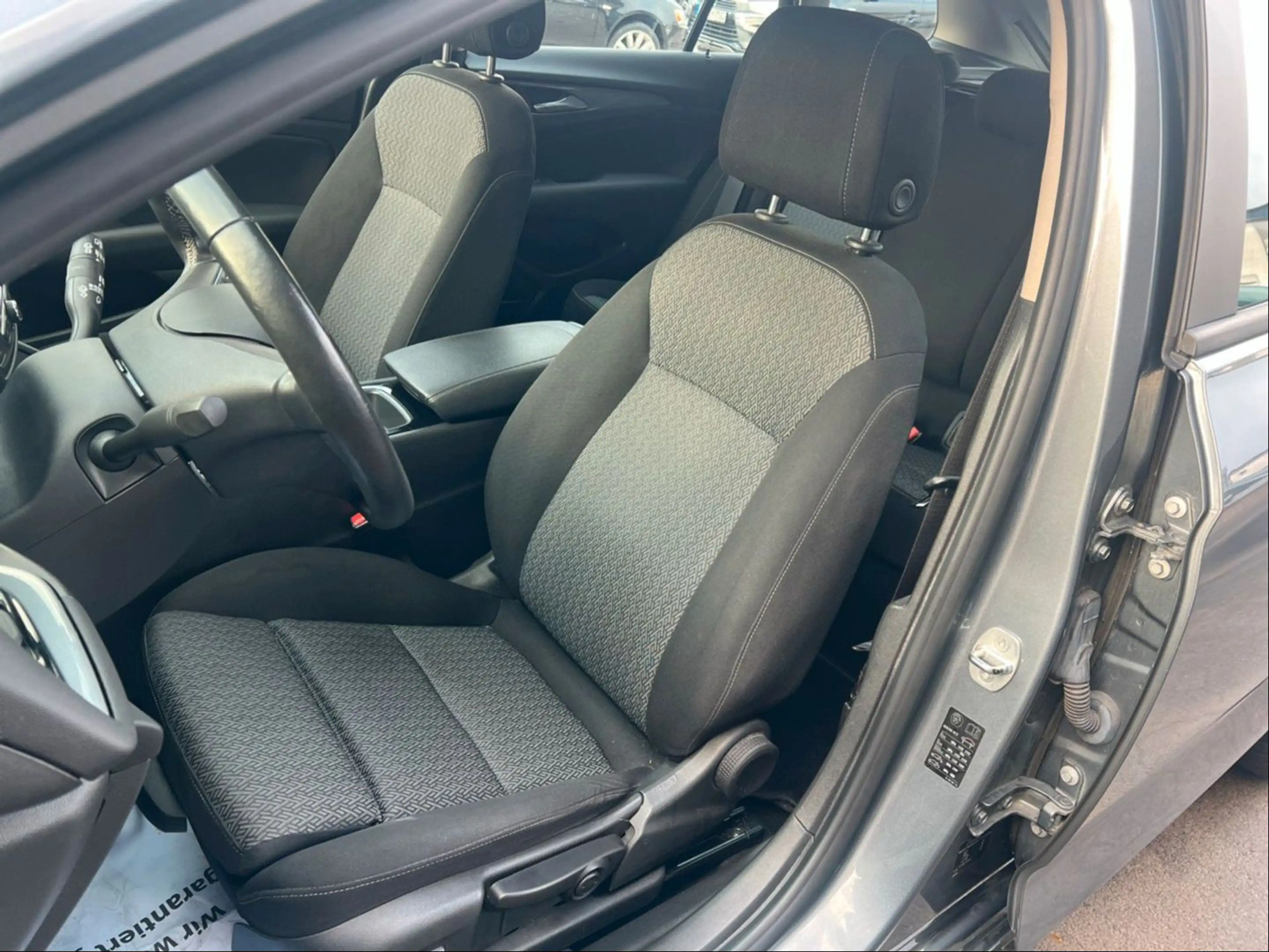 Opel Insignia B Edition*Automatik*Winterpaket*AHK* — photo 15