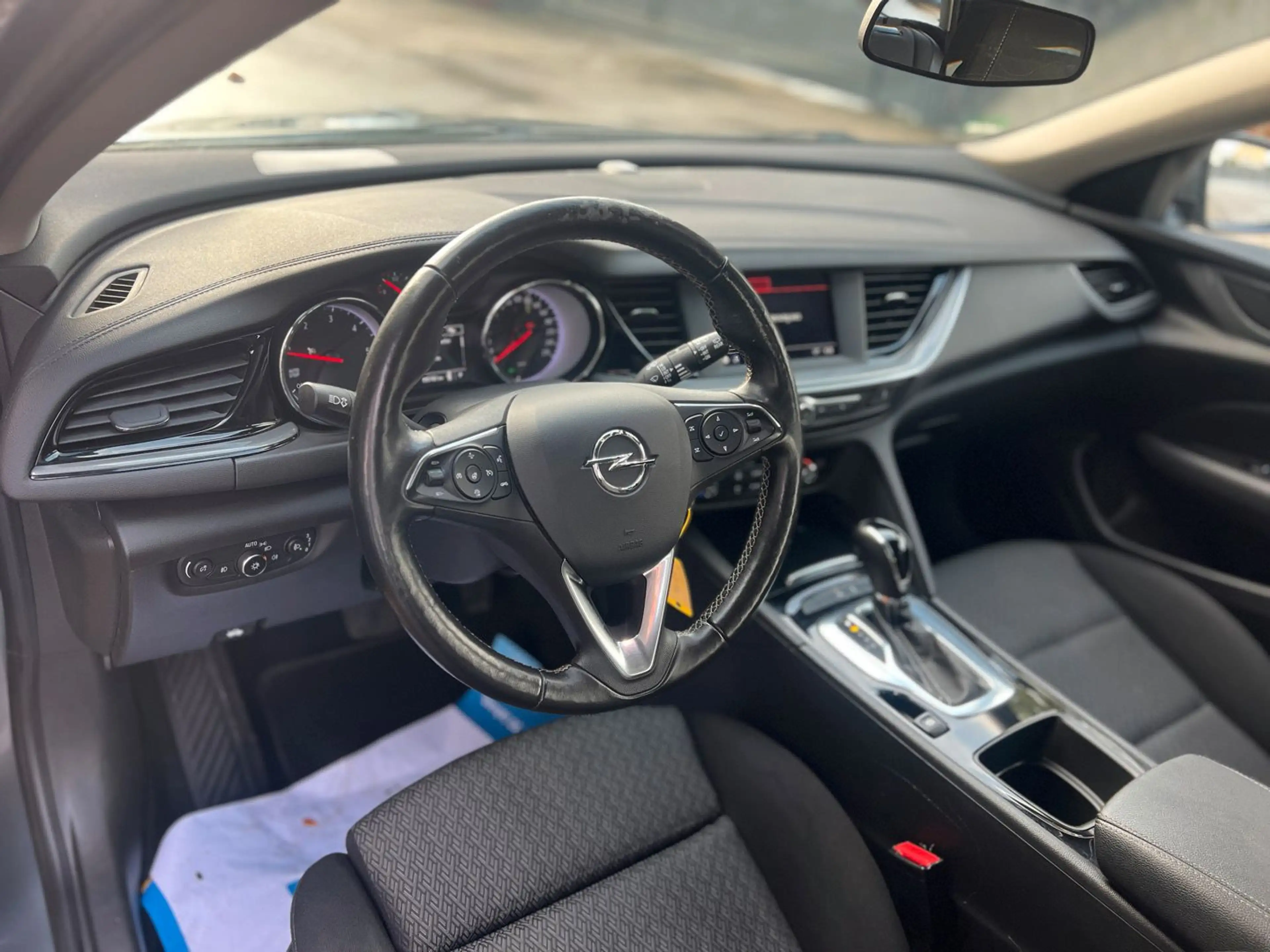 Opel Insignia B Edition*Automatik*Winterpaket*AHK* — photo 11