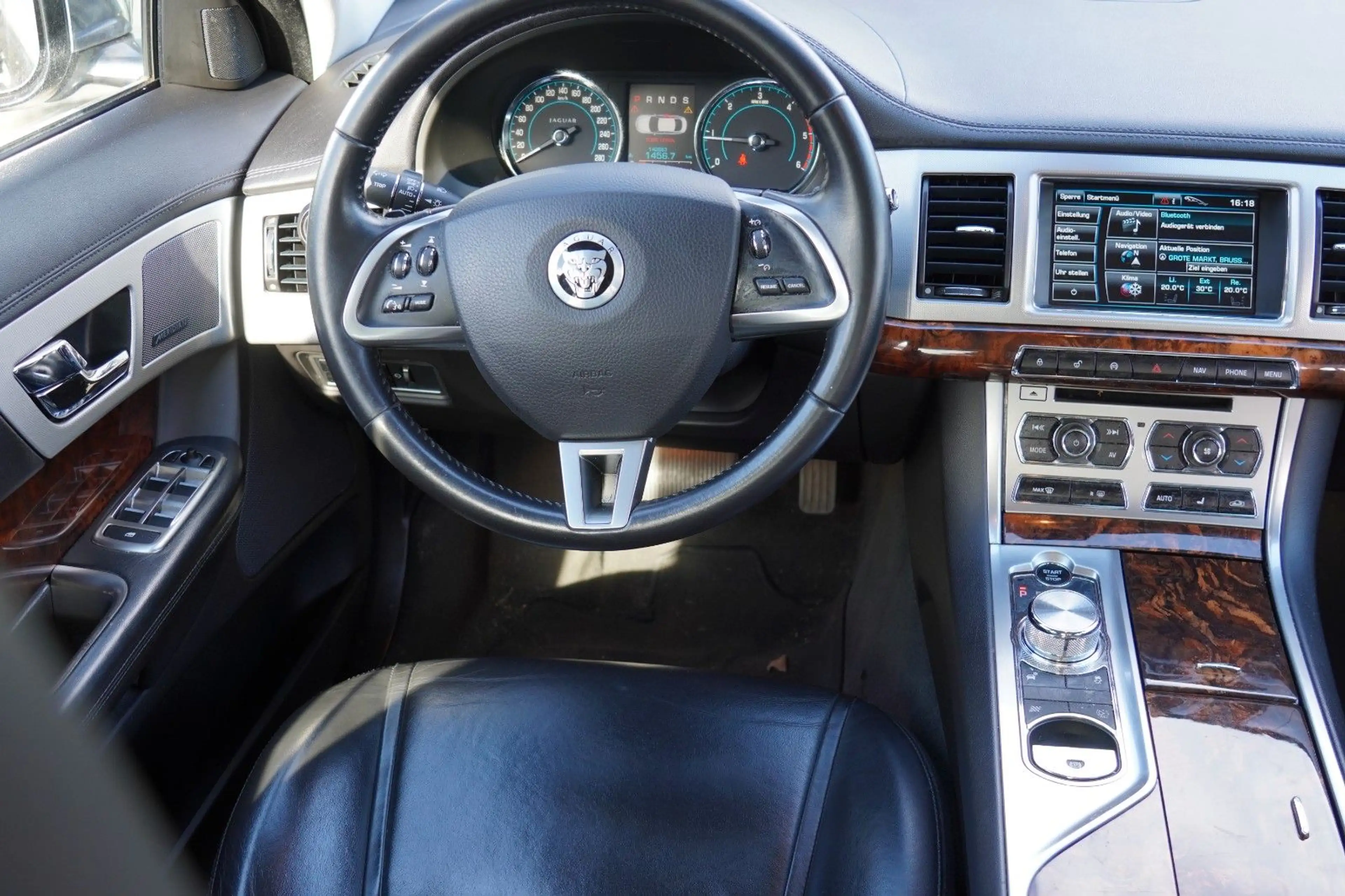 Jaguar XF 3.0 V6 Diesel — photo 8