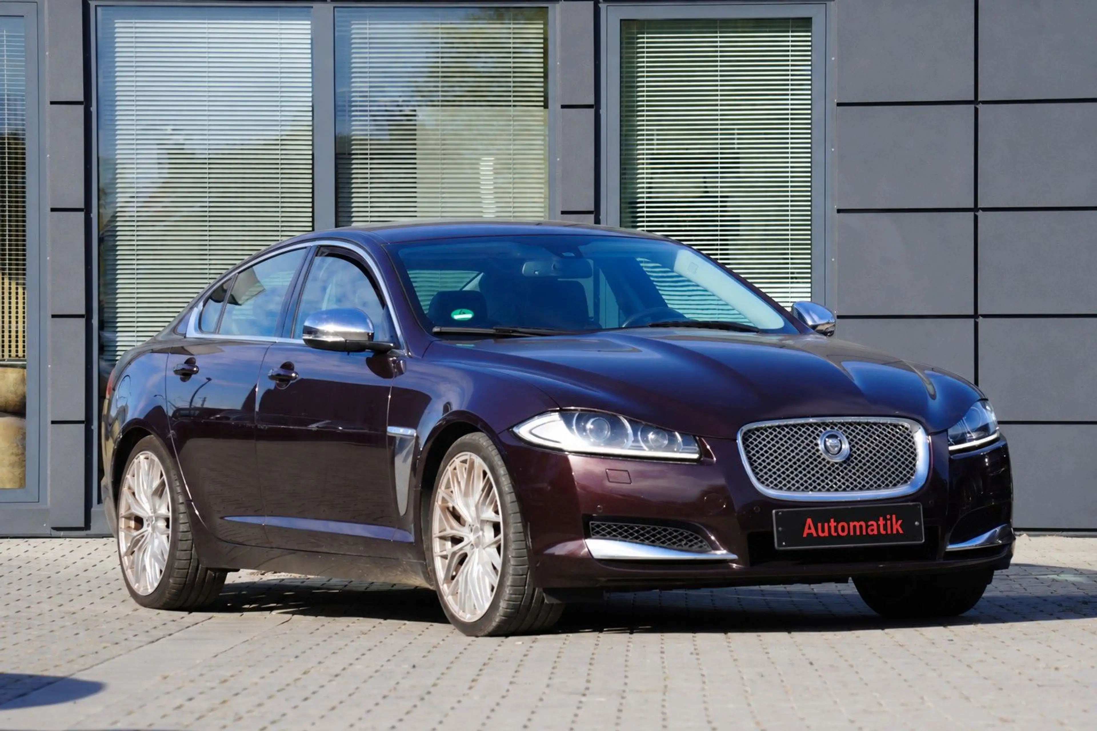 Jaguar XF 3.0 V6 Diesel — photo 2