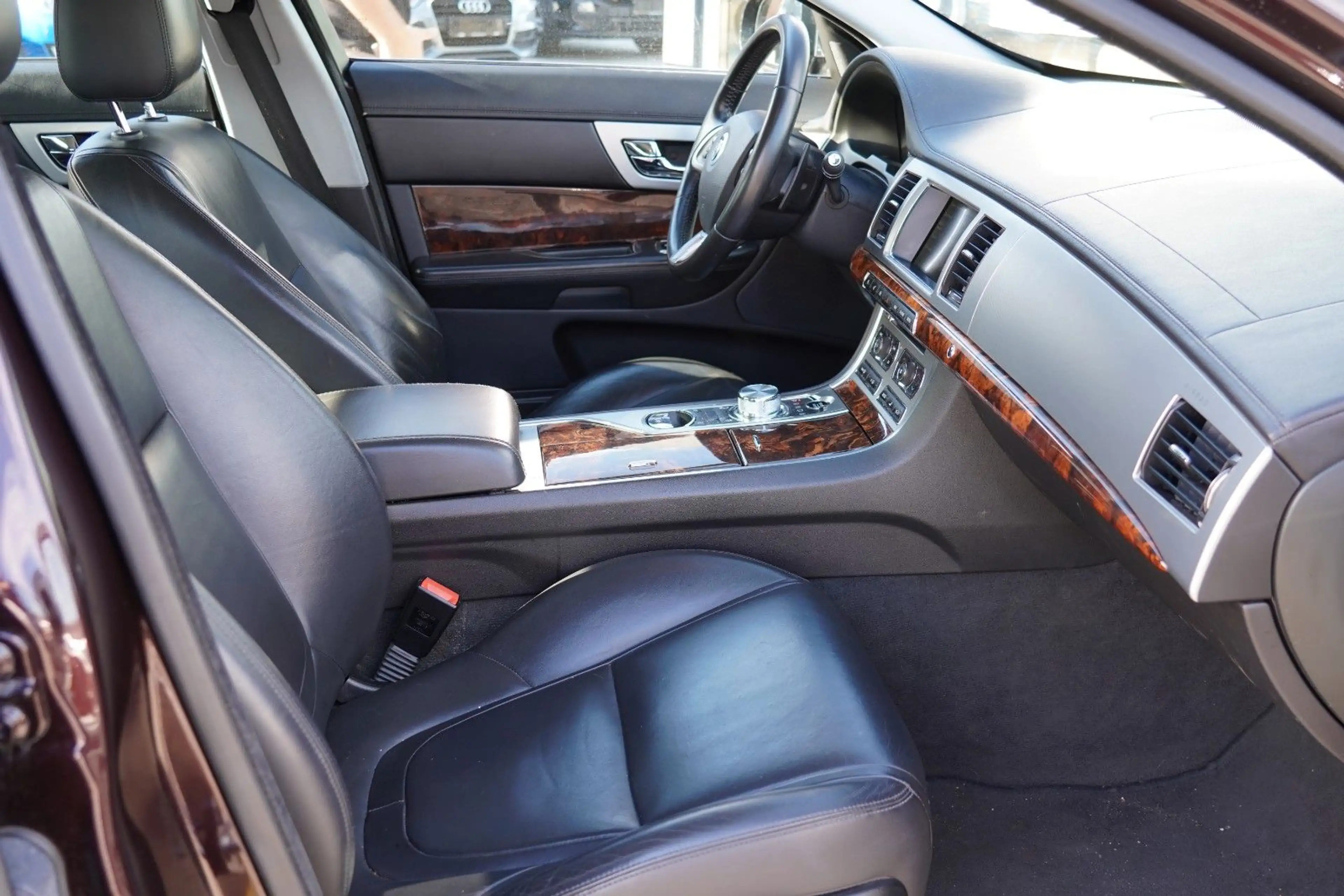 Jaguar XF 3.0 V6 Diesel — photo 6