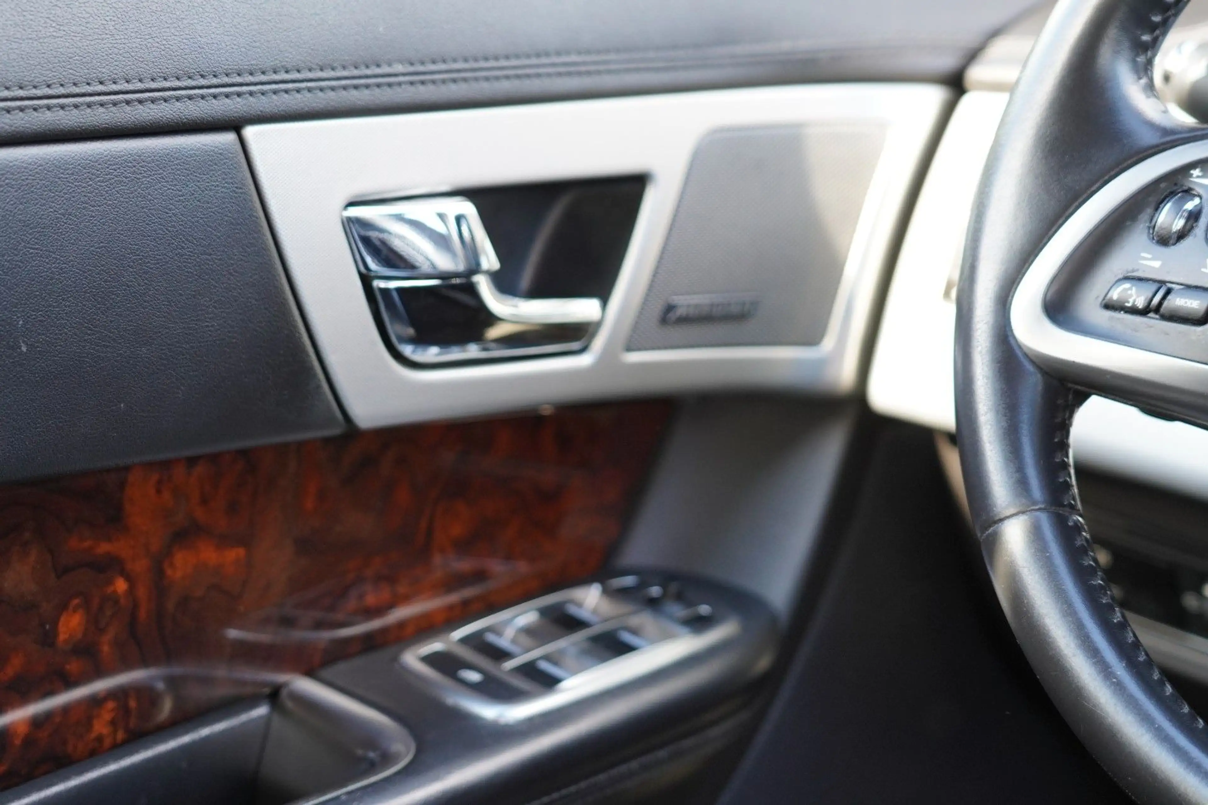 Jaguar XF 3.0 V6 Diesel — photo 14