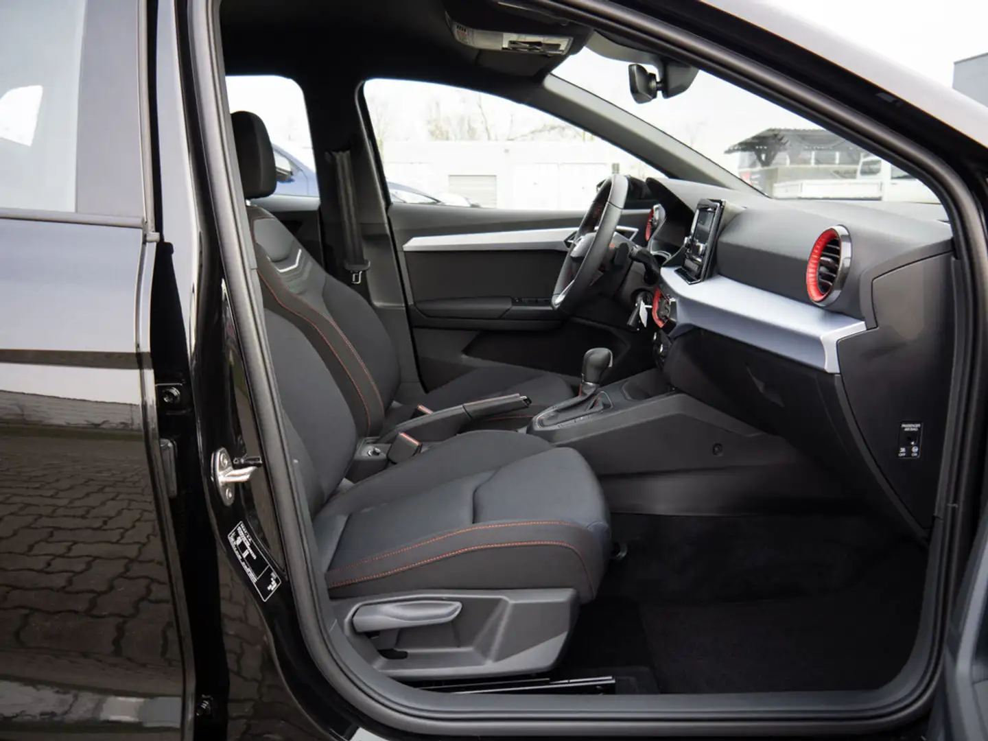 SEAT Ibiza 1.0 TSI FR KLIMA PDC SHZ KAMERA LED Schwarz - 2