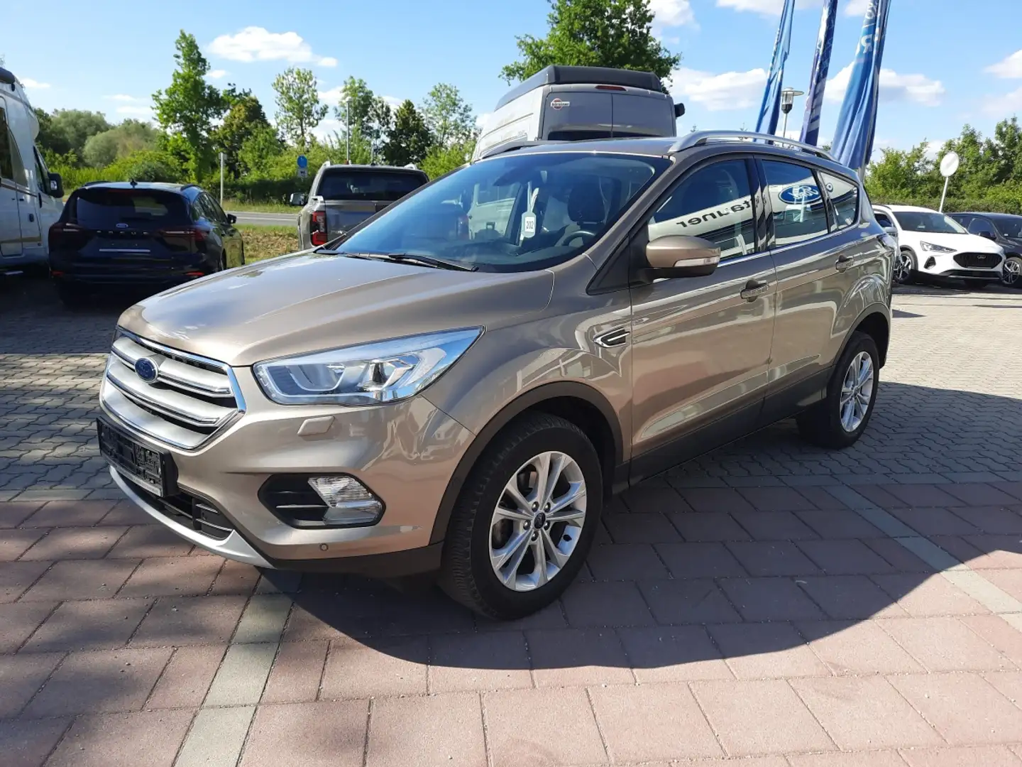Ford Kuga 1.5 EcoBoost Titanium Navi SHZ Klimaauto. Silber - 1