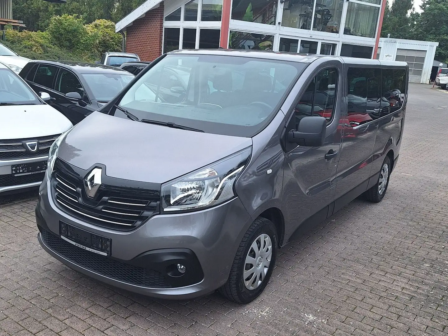 Renault Trafic L2H1 2,9t Expression 2.Hand AHK 9 Sitzer Grau - 2