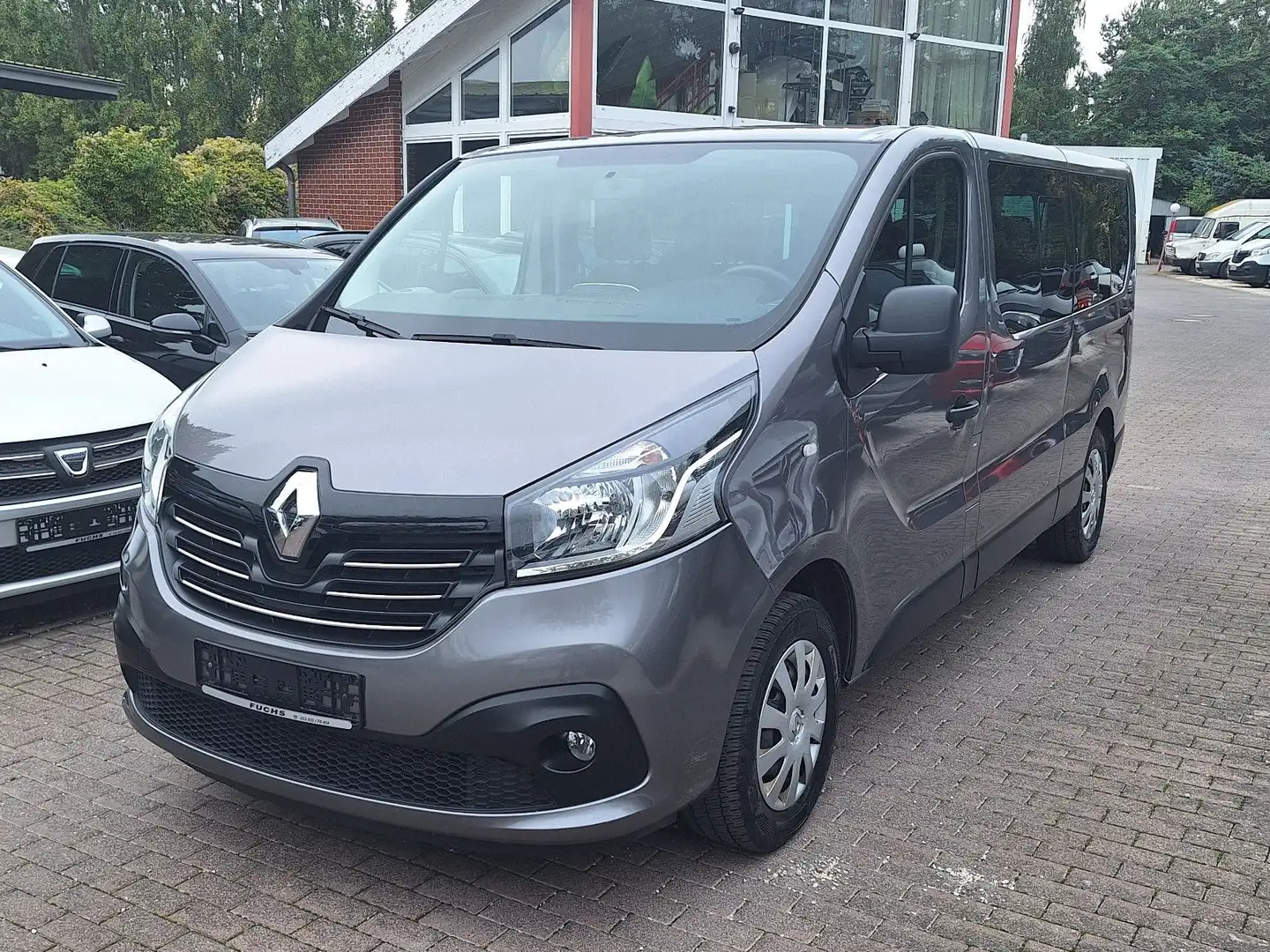 Renault Trafic L2H1 2,9t Expression 2.Hand AHK 9 Sitzer Grau - 1
