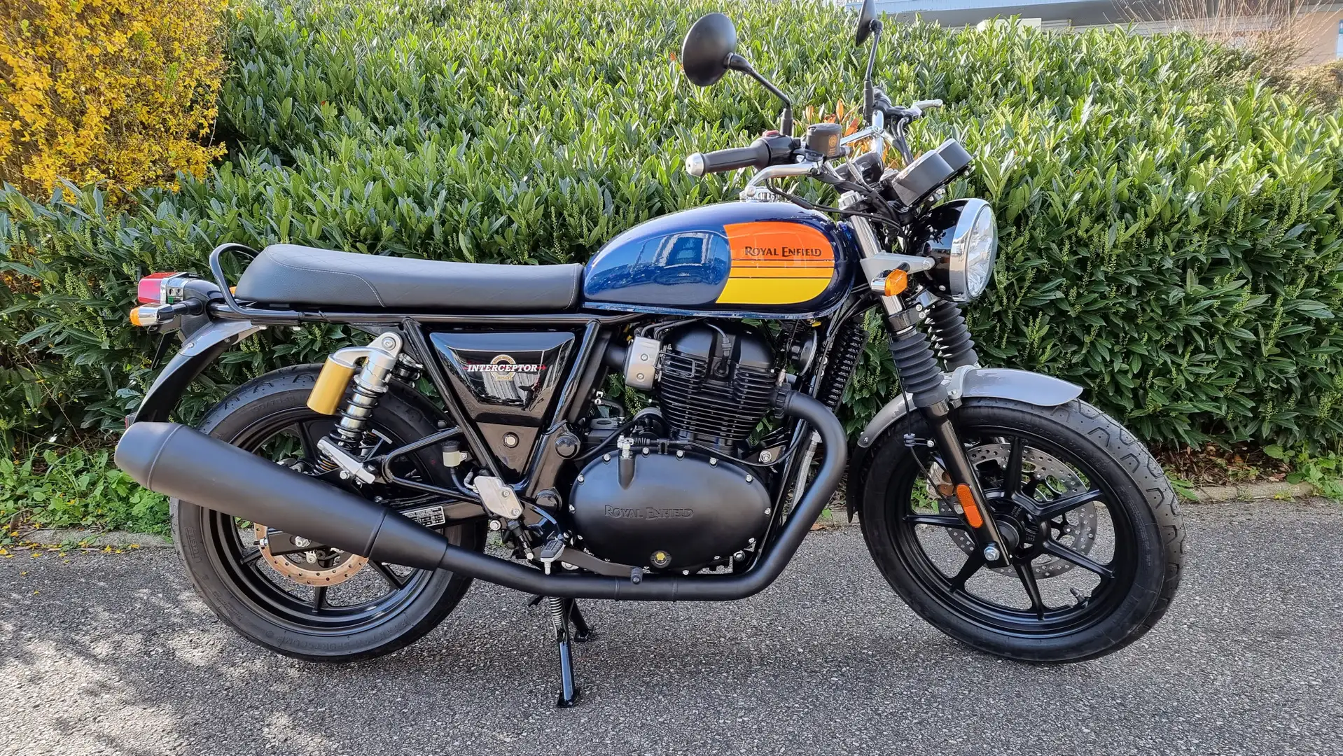 Royal Enfield Interceptor Azul - 2