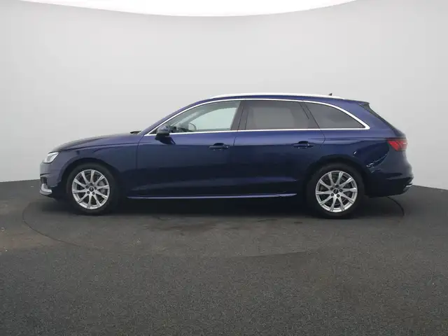 Audi A4 view 4