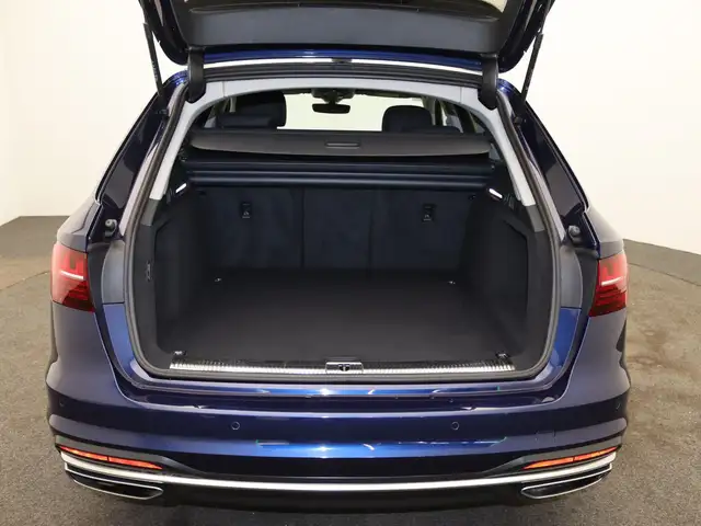 Audi A4 view 8