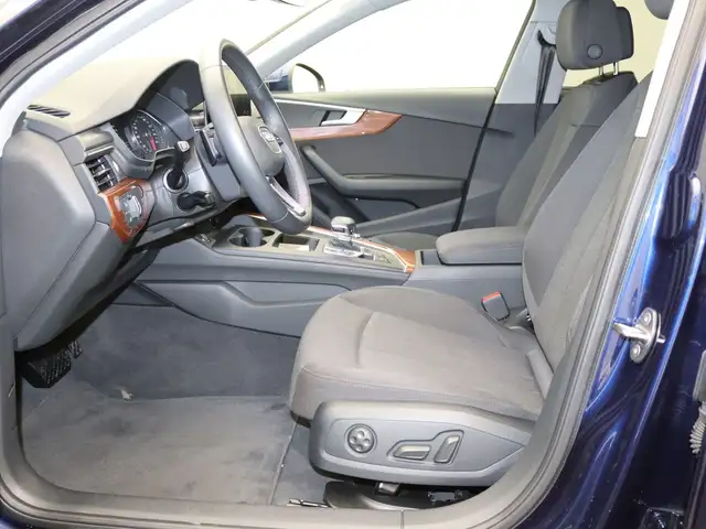 Audi A4 view 14