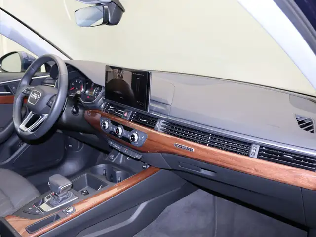 Audi A4 view 9
