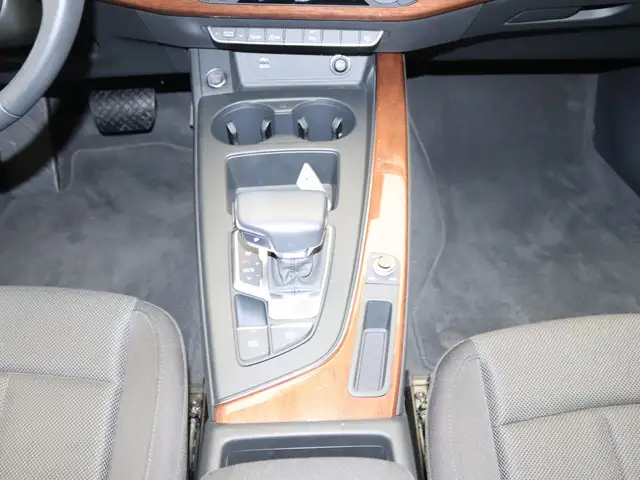 Audi A4 view 12