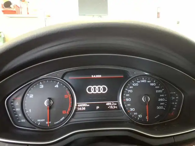 Audi A4 view 4
