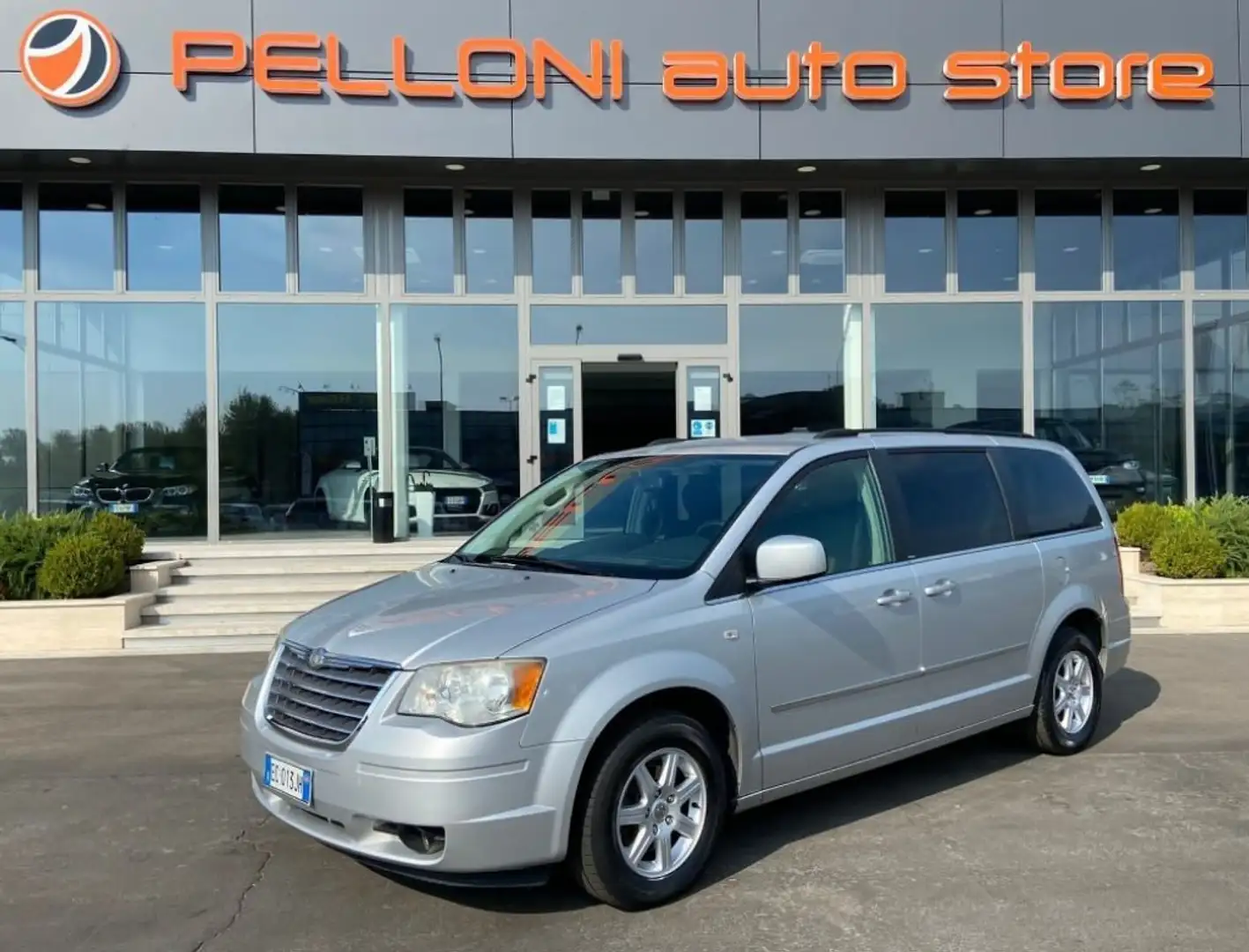 Chrysler Grand Voyager 2.8 CRD 7 POSTI Touring GARANZIA - KM CERTIFICATI Argento - 1
