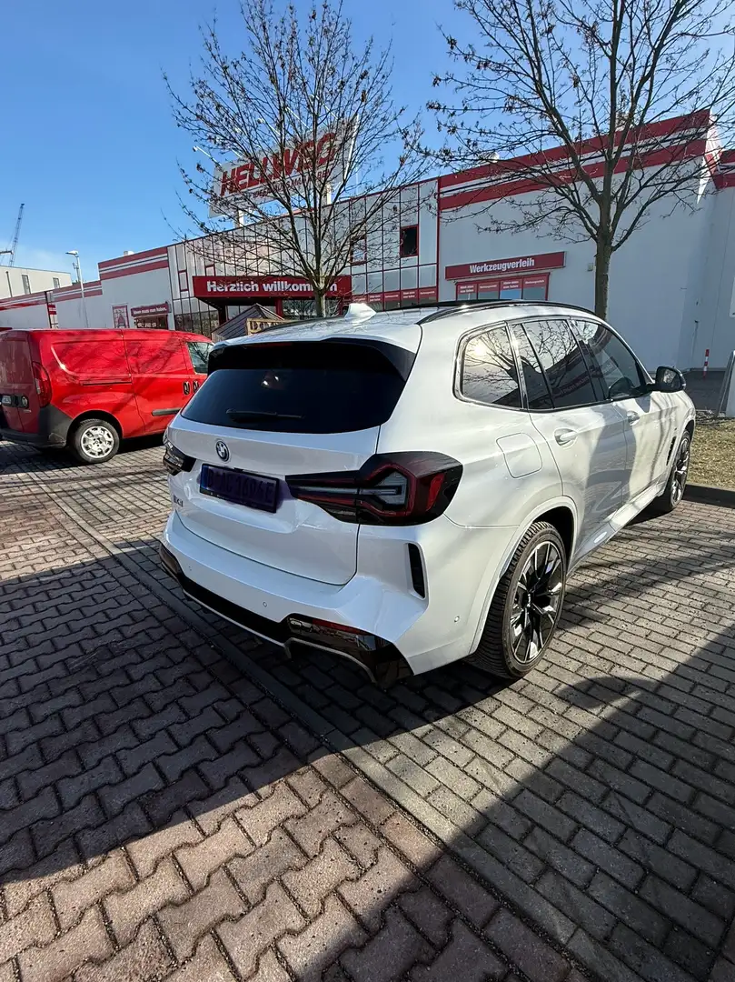 BMW iX3 Impressive - 1