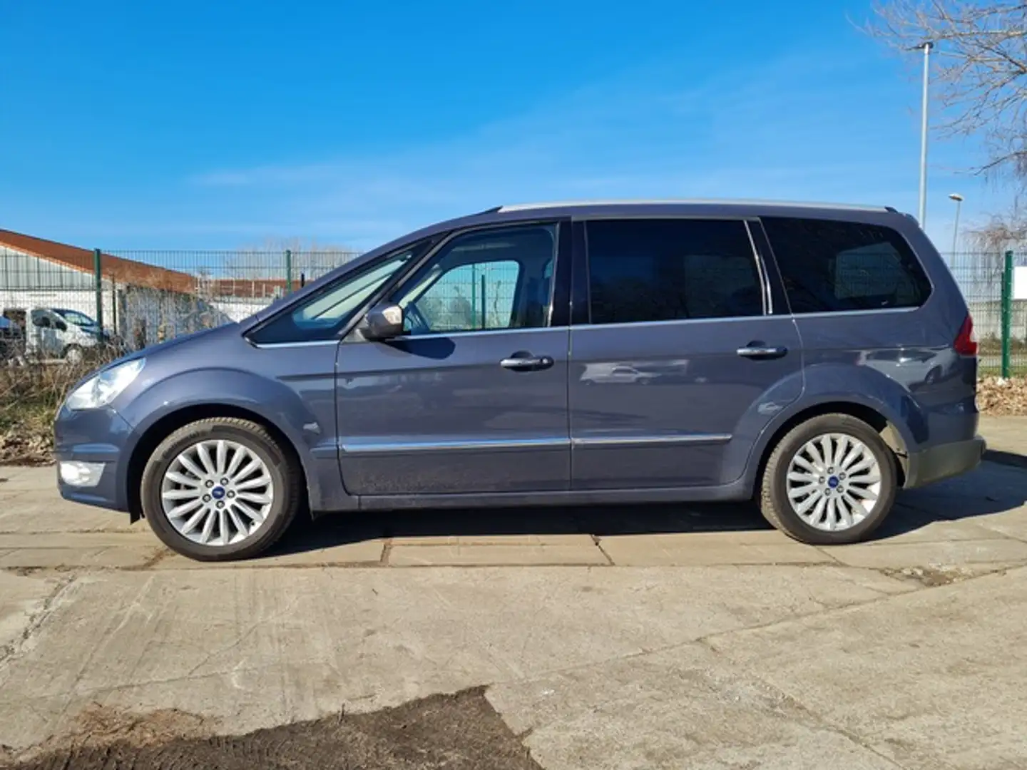 Ford Galaxy 2.0 TITANIUM 7SITZE+ LEDER+XENON+PANO+AUT Grau - 1