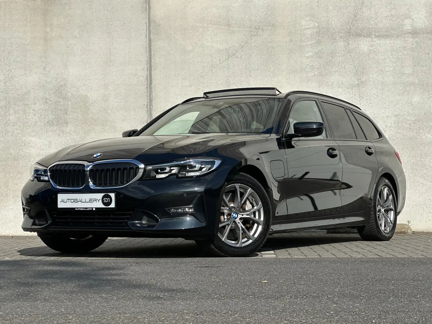 BMW 330 Touring 330eAS PHEV | 45.350KM | BTW |PANO|MSPORT Zwart - 1