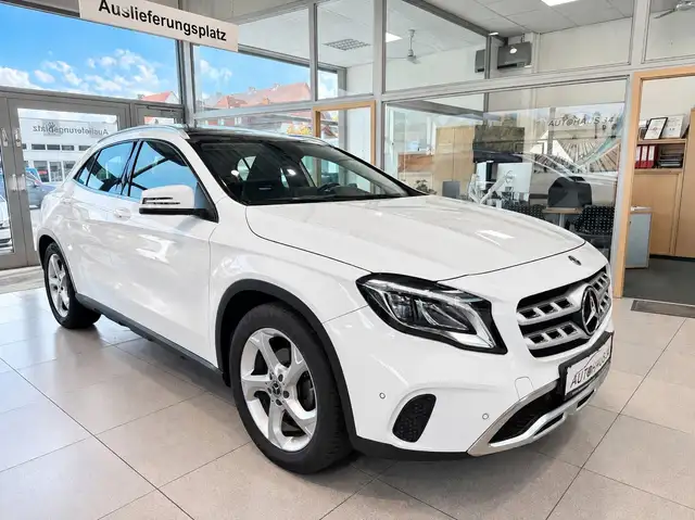 Mercedes-Benz GLA 200 URBAN Schiebedach AHK LED