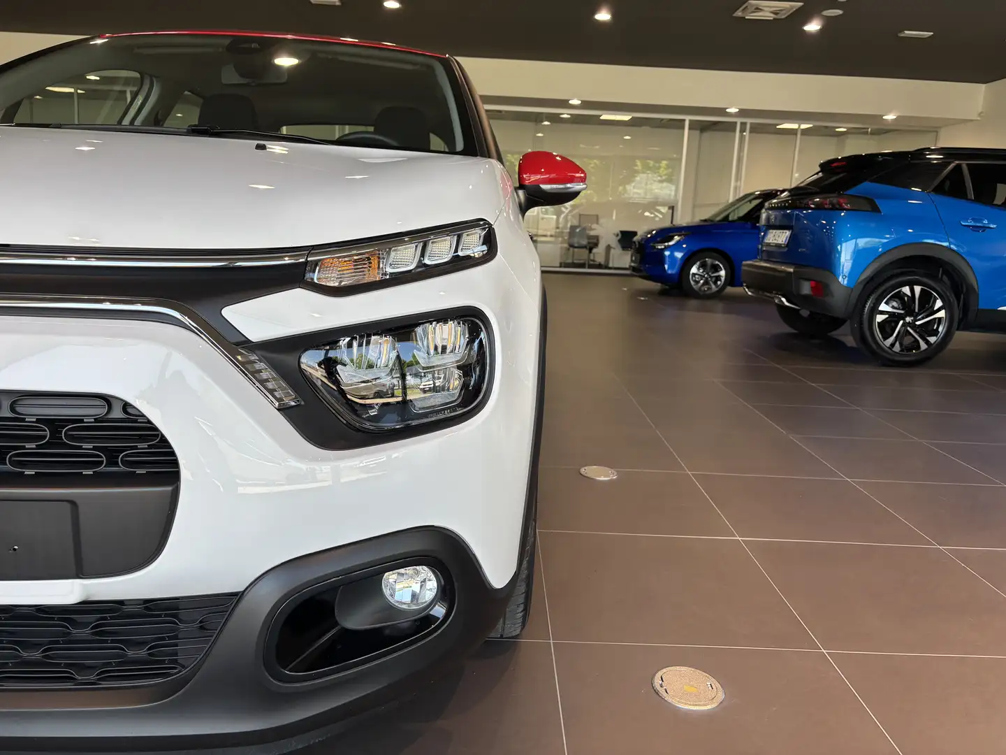 Citroen C3 1.2 puretech Shine s Bílá - 2