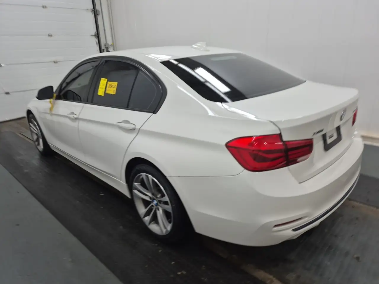 BMW 3 Series снимка BMW 3 Series