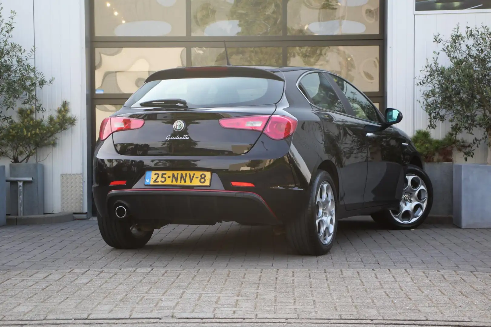 Alfa Romeo Giulietta 1.4 T Distinctive - Airco - Cruise control -DEALER Zwart - 2