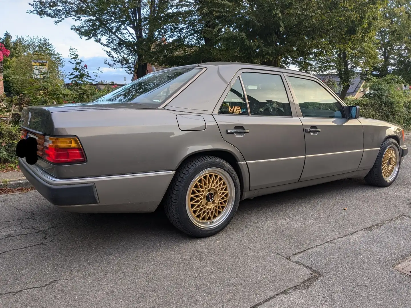 Mercedes-Benz 230 E scheckheftgepflegt, H Kennzeichen, super Zustand - 2
