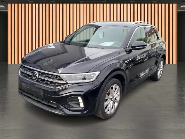 Volkswagen T-Roc view 2