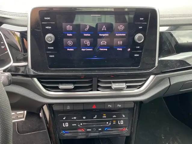 Volkswagen T-Roc view 7