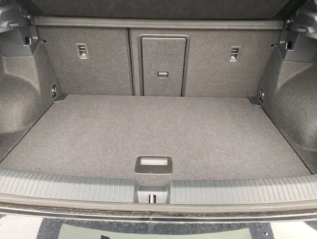 Volkswagen T-Roc view 14